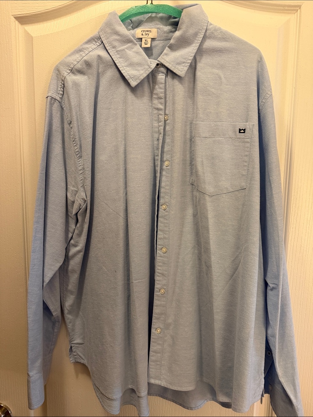 Crown & Ivy Light Blue Women’s Button-Down Shirt